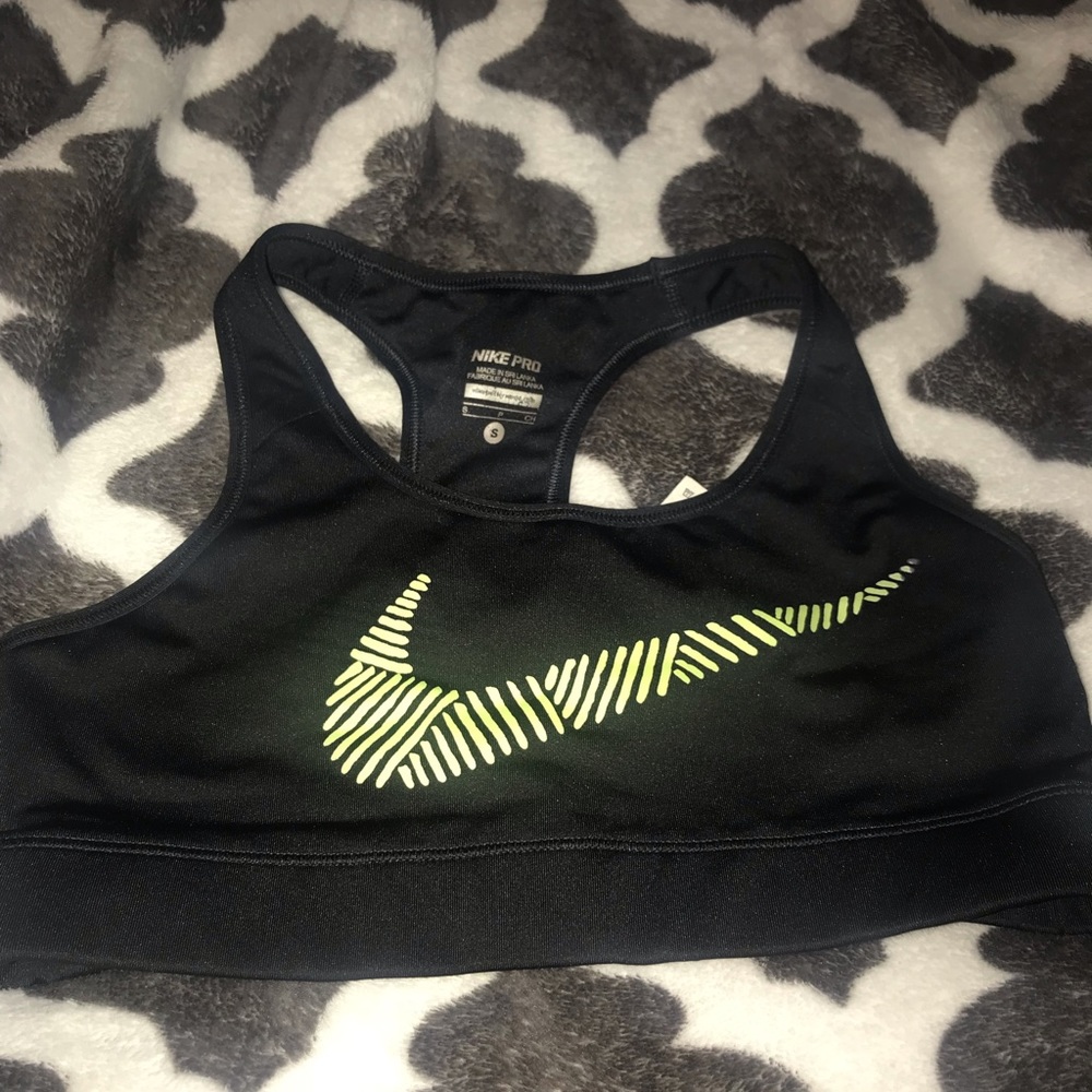 Nike pro sports bra